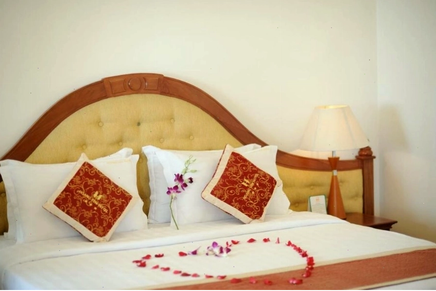 Giao diện đặt phòng khách sạn trực tuyến trên điện thoại