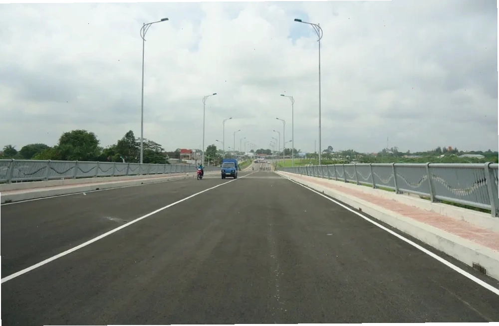 Giao thông thuận lợi qua cầu Rạch Tra