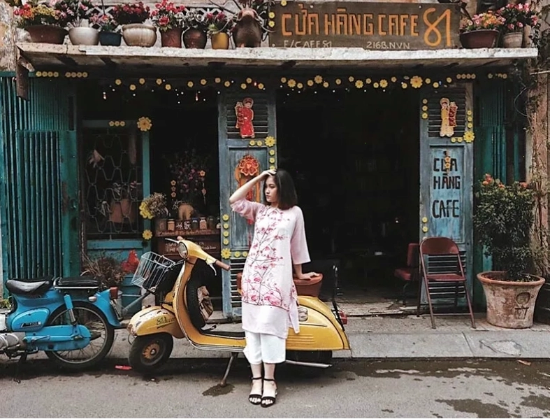 Góc check-in độc đáo tại cửa hàng cafe 81 với các vật dụng trang trí xưa
