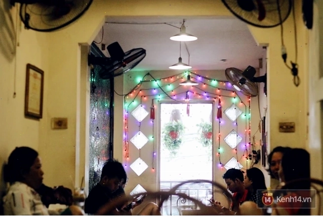 Góc ngồi bên trong quán cafe Duy Trí