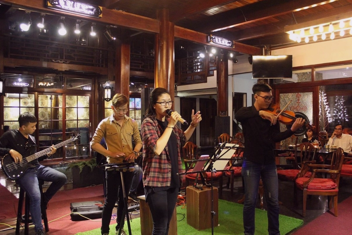 Góc ngồi lãng mạn tại Nhà Gỗ Cafe, Wood House Coffee Cần Thơ