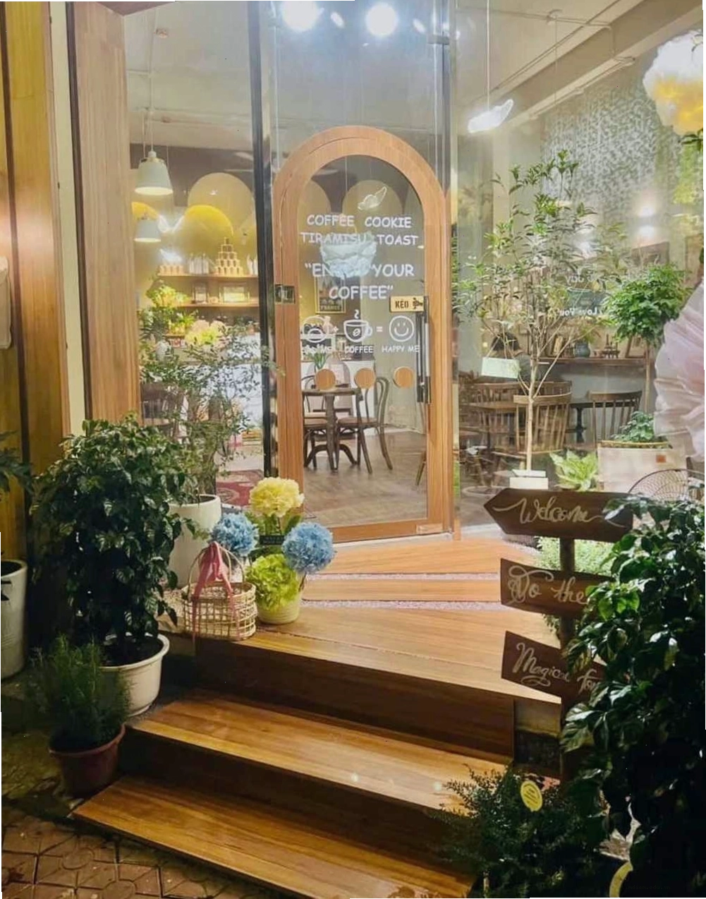 Góc ngồi thoải mái tại Thom Cau Coffee