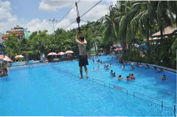 Góc nhìn toàn cảnh khu vực vui chơi dưới nước tại Công viên Nước Đầm Sen