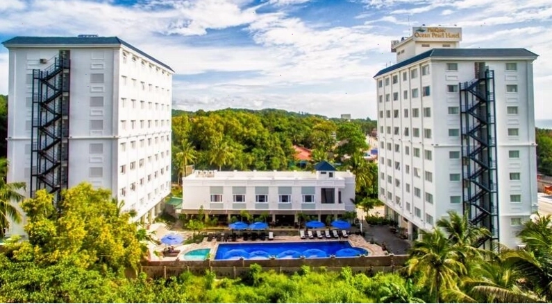 Góc nhìn từ ban công một khách sạn gần sân bay Phú Quốc