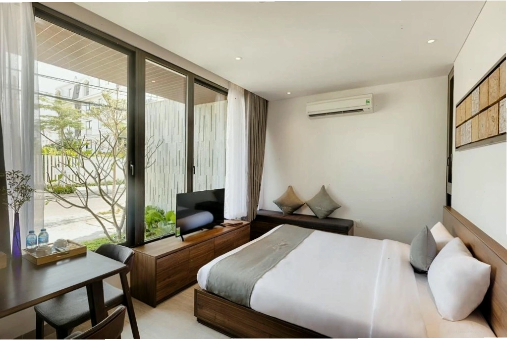 Góc nhìn từ cửa sổ Fanta Suite Villa
