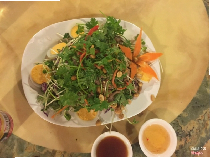Gỏi bò rau mầm tươi ngon tại nhà hàng Bình Xuyên Quận 8