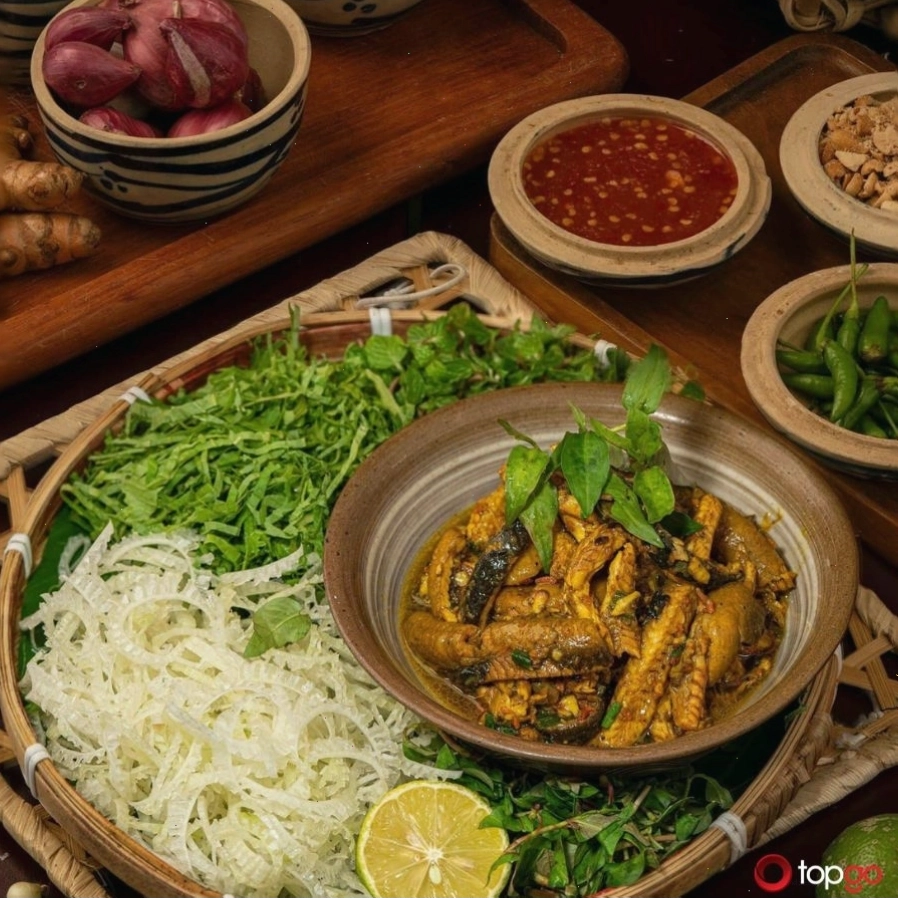 Gỏi lươn chuối rừng đặc sản tại nhà hàng Chân Trời Góc Bể