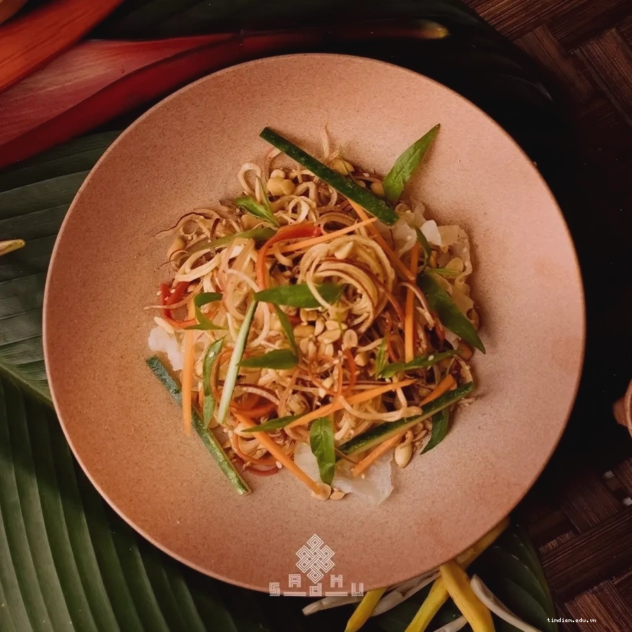 Gỏi trường xuân với dừa non và rau cần tại nhà hàng Chay Sadhu