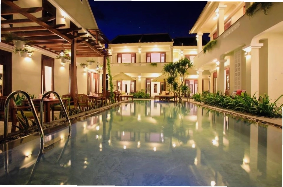 Green Boutique Villa nhìn từ xa với kiến trúc nổi bật
