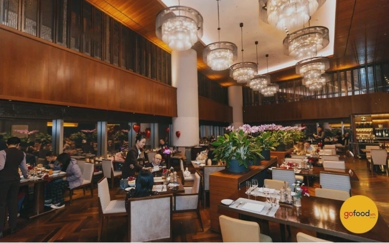 Grill 63 Lotte Hotel Hanoi với tầm nhìn đẹp