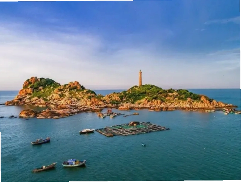 Hải đăng Kê Gà uy nghiêm và lâu đời