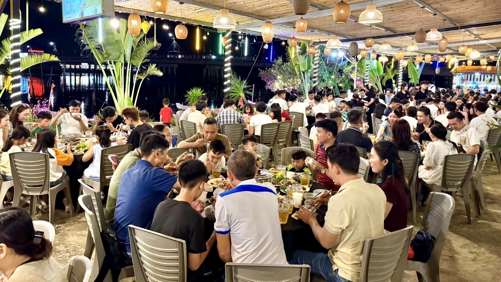 Hải Sản Bến Thuyền Cầu Mới - Top nhà hàng hải sản địa phương Cam Ranh