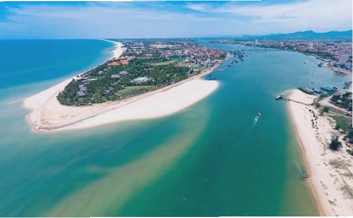 Hải sản tươi ngon tại bãi biển Nhật Lệ