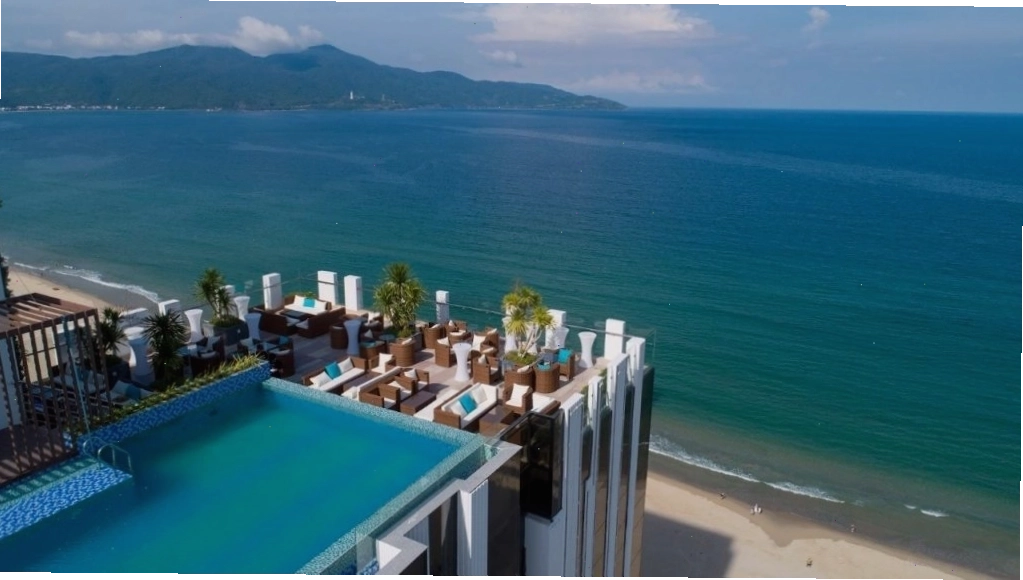 Haian Beach Hotel & Spa với hồ bơi vô cực nhìn ra biển
