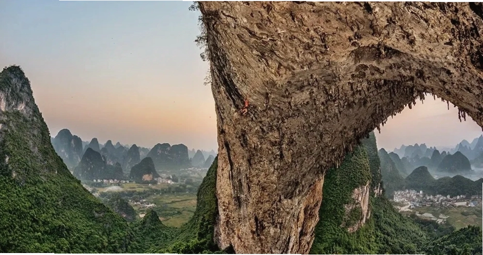 Hang động lớn ở Trung Quốc