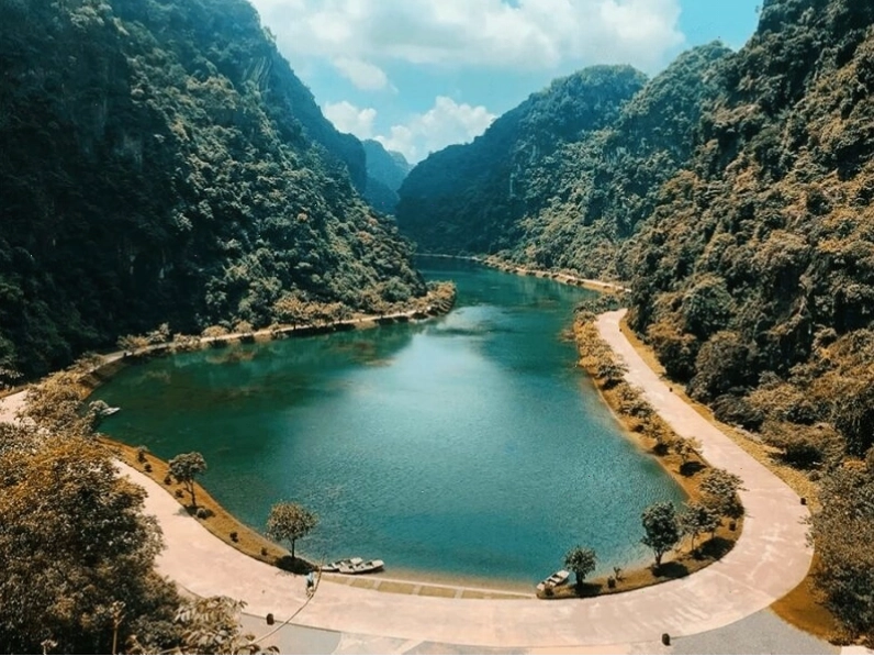 Hang động Vái Giời Ninh Bình với vẻ đẹp kỳ vĩ