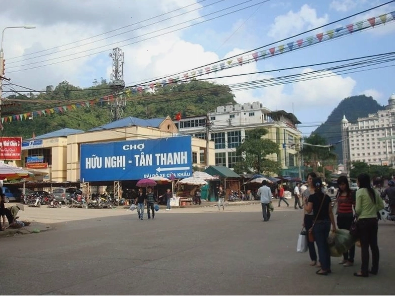 Hàng hóa đa dạng tại Chợ Tân Thanh Lạng Sơn