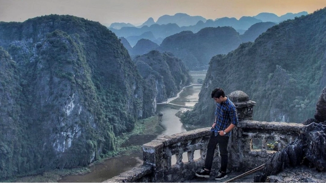 Hang Múa - điểm săn ảnh đẹp với tầm nhìn bao quát Ninh Bình