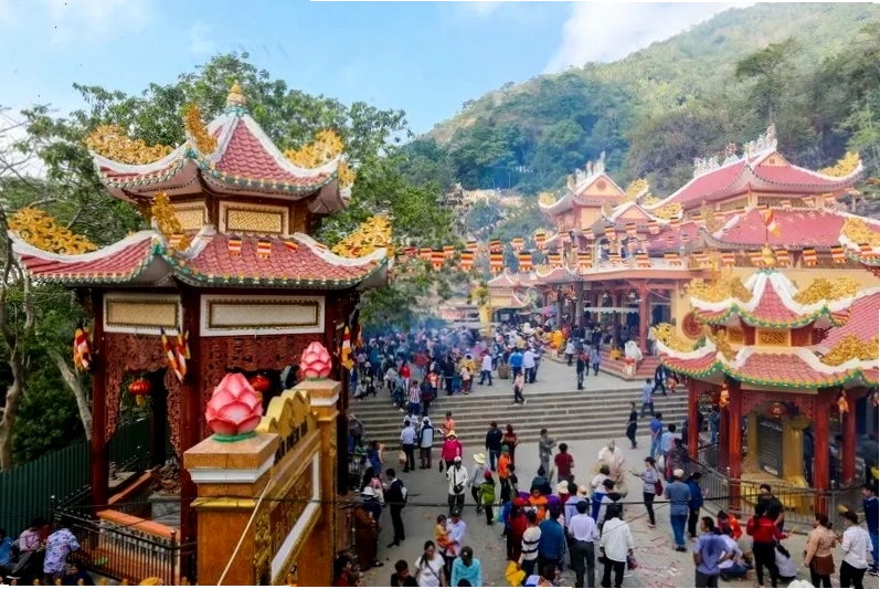 Hành trình leo núi Bà Đen theo đường chùa