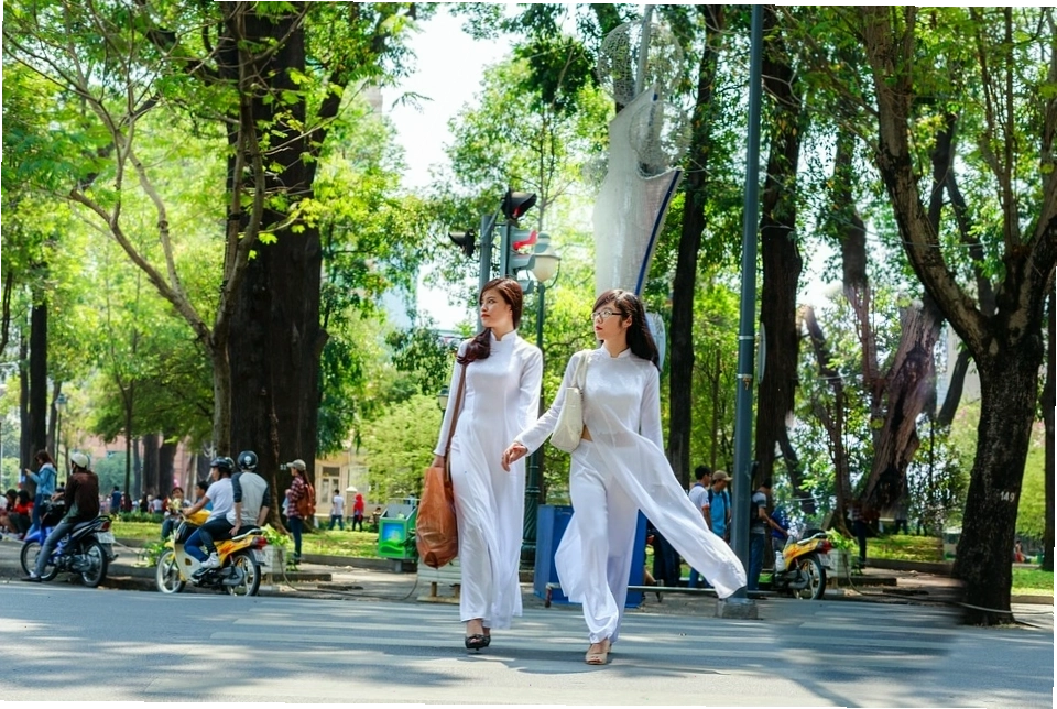 Hanoi people enjoying time at pet cafes