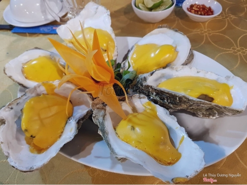Hào nướng phô mai tại Nhà hàng Rạng Biển