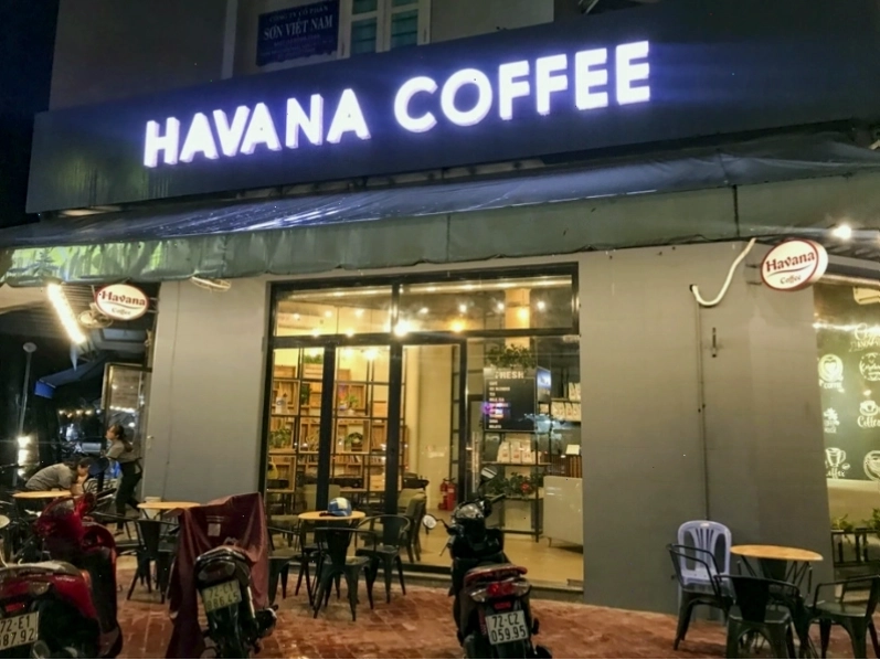 Havana Coffee - Quán cafe Hồ Tây với không gian xanh mát và khu vực ngoài trời thoáng đãng