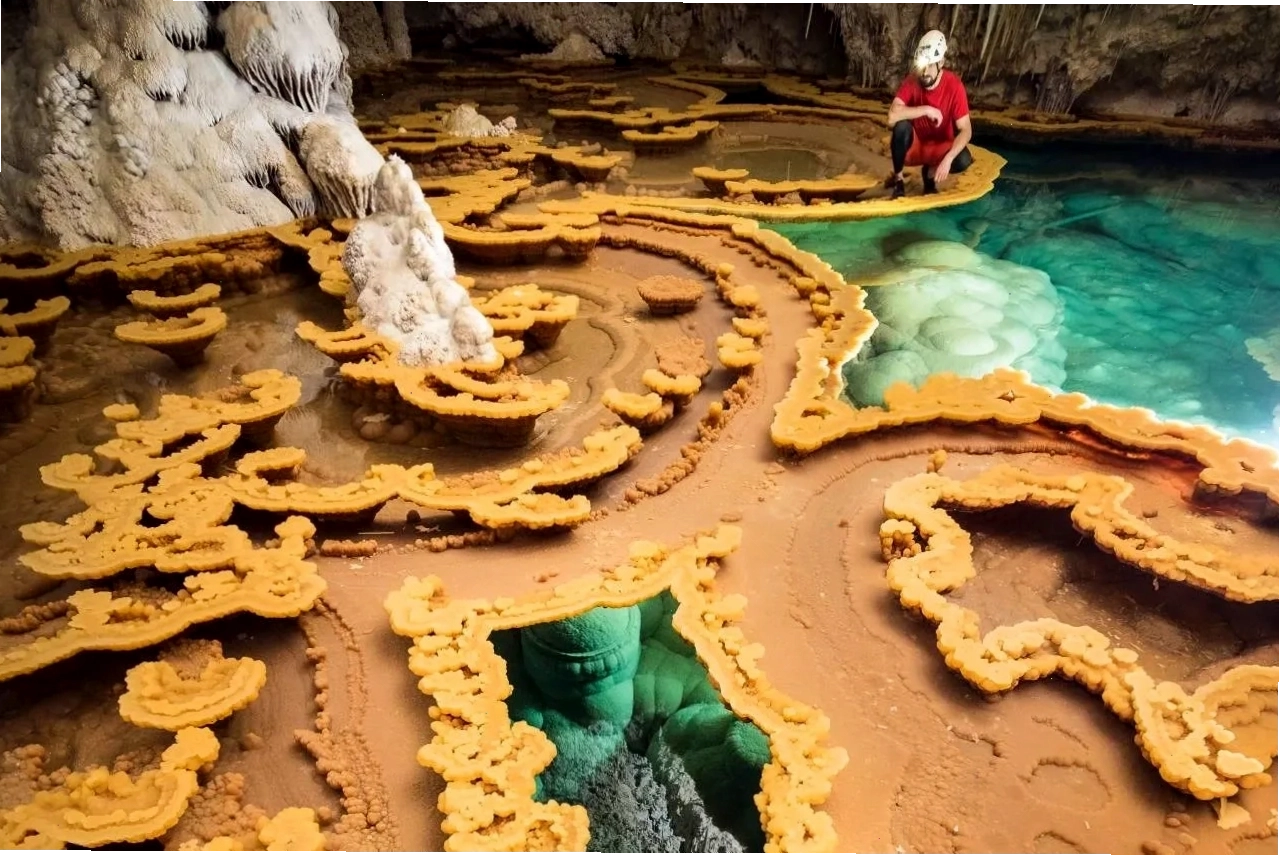 Hệ thống hang động Sac Actun ở Mexico