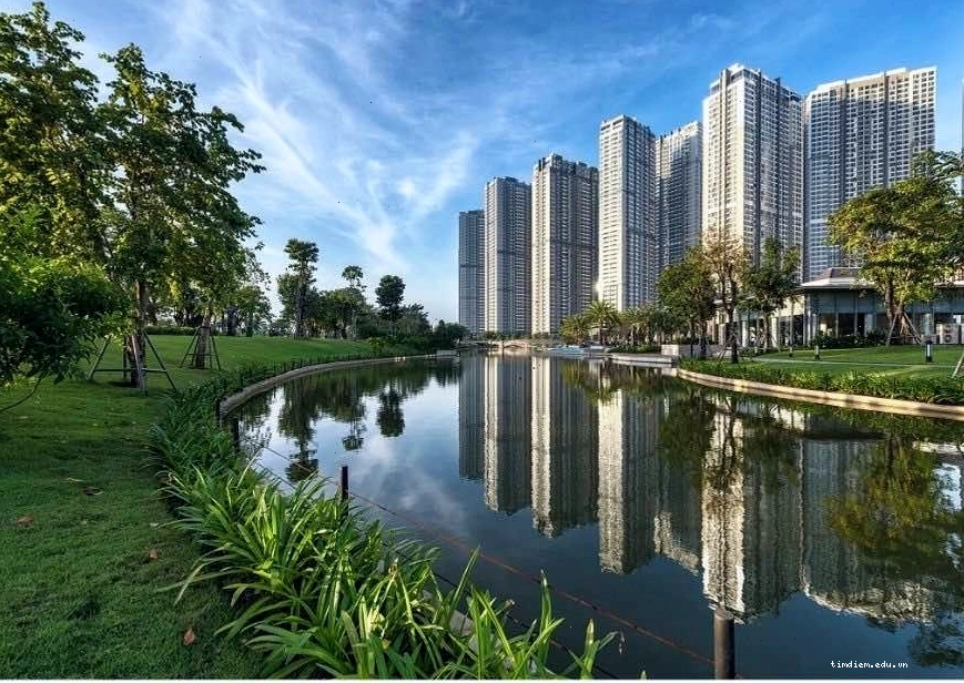 Hệ thống kênh nhân tạo và cây xanh tạo nên cảnh quan hài hòa