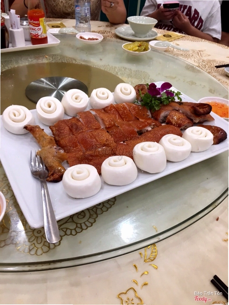 Heo quay bánh bao hấp dẫn