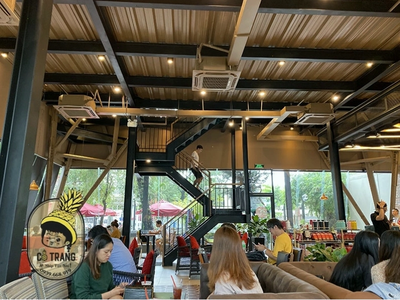 Highlands Coffee Đà Nẵng view sông Hàn và Cầu Rồng