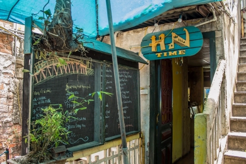 Highlands Coffee Hàm Cá Mập, quán cafe view đẹp tại Hồ Gươm