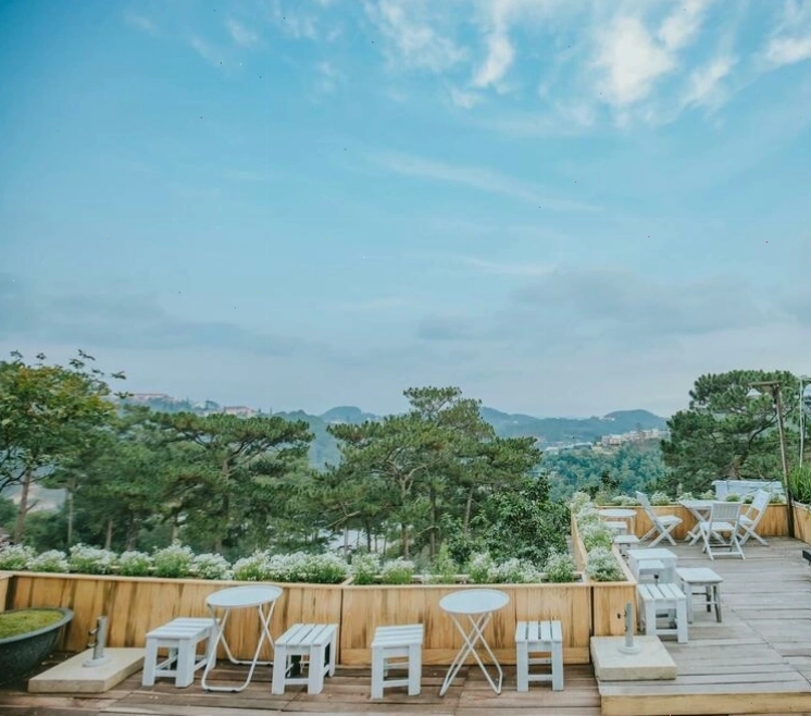 Him Cafe với không gian mộc mạc và thân thiện