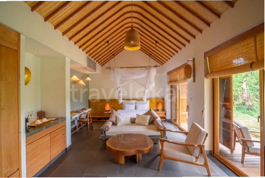 Hồ bơi ngoài trời tại Alba Wellness Resort Huế