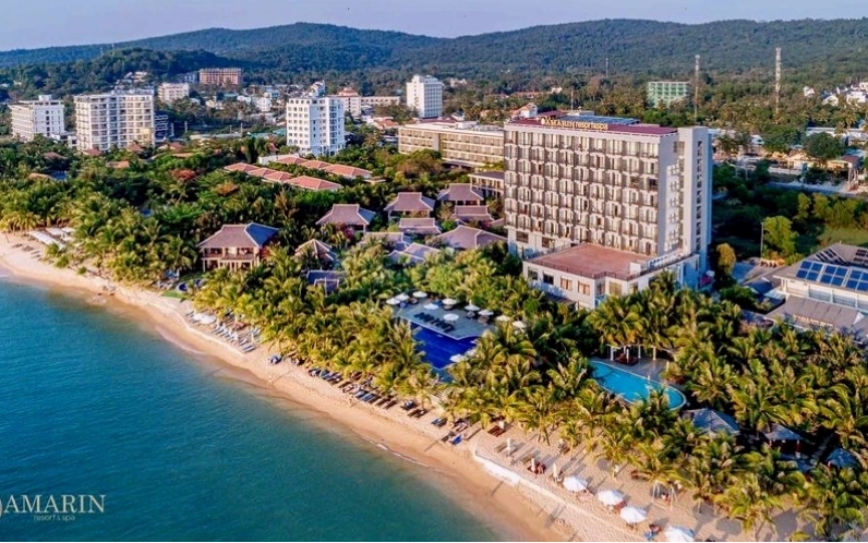 Hồ bơi ngoài trời tại Amarin Resort & Spa Phú Quốc