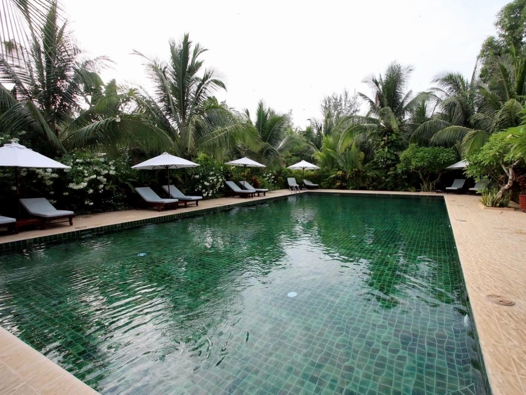 Hồ bơi ngoài trời tại Cham Villas Resort Mũi Né