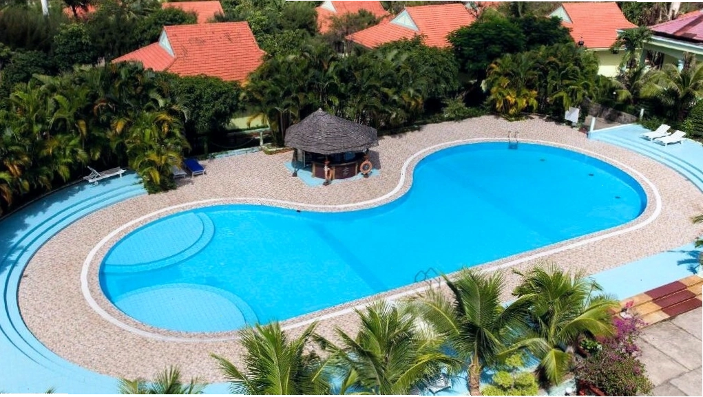 Hồ bơi ngoài trời tại Hawaii Resort Phú Quốc