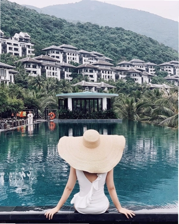 Hồ bơi ngoài trời tại khách sạn 6 sao InterContinental Danang