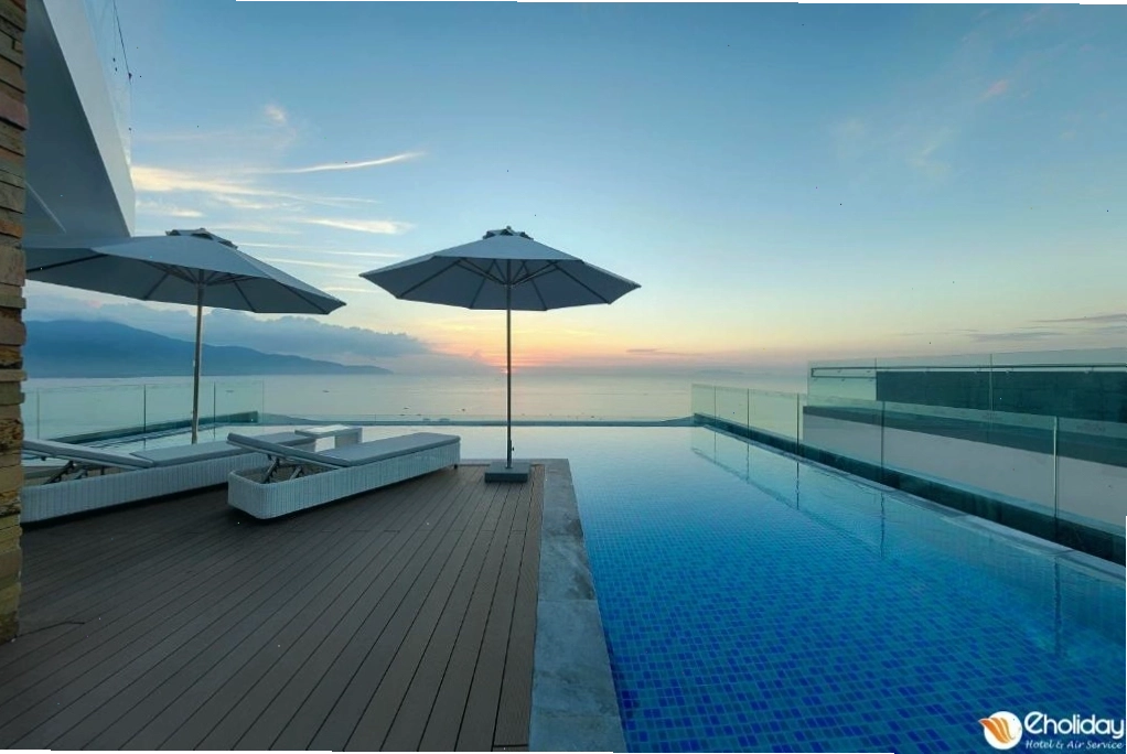 Hồ bơi ngoài trời tại Khách sạn Belle Maison Parosand Da Nang
