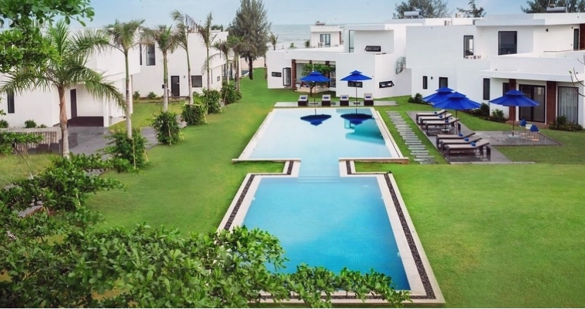 Hồ bơi ngoài trời tại Saint Simeon Resort & Spa Long Hải