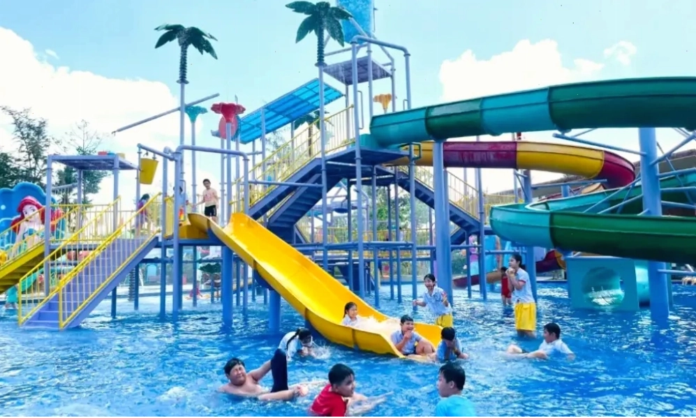 Hồ bơi ngoài trời tại TTC Mekong Aqua Park