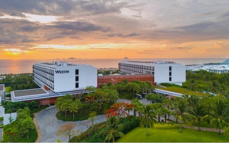 Hồ bơi nước mặn tại The Westin Resort & Spa Cam Ranh