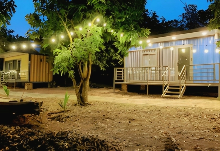 Hồ bơi riêng tại một homestay, mang đến sự thư giãn tuyệt đối