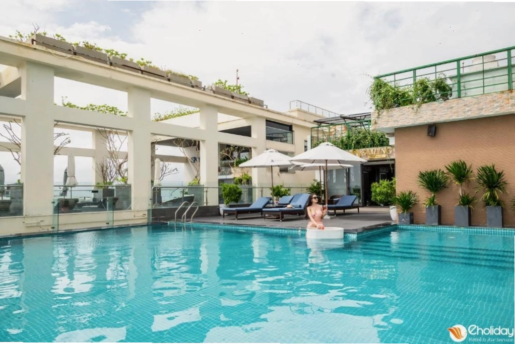 Hồ bơi tại Khách sạn Canvas Da Nang Beach