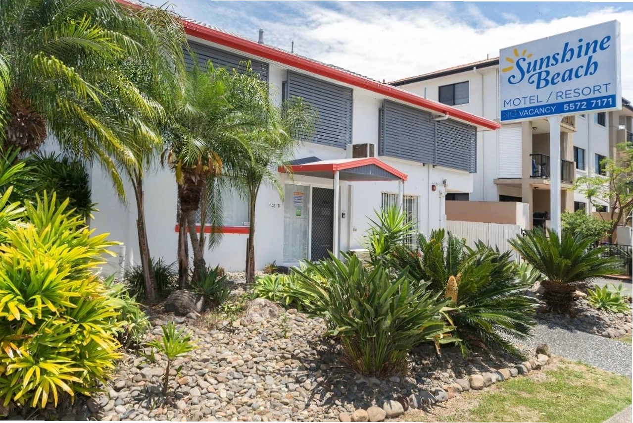 Hồ bơi tại Sunshine Beach Resort