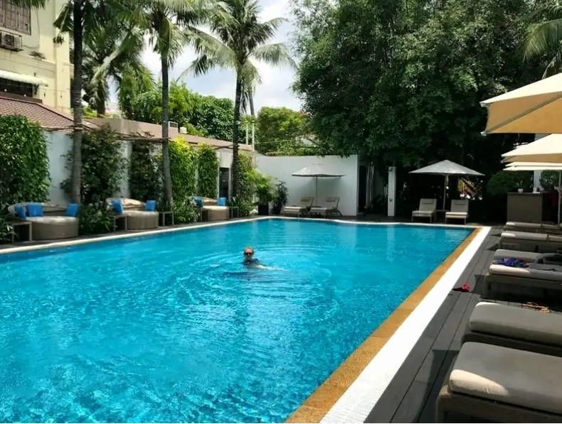 Hồ bơi thoáng đãng tại Villa Sông Sài Gòn