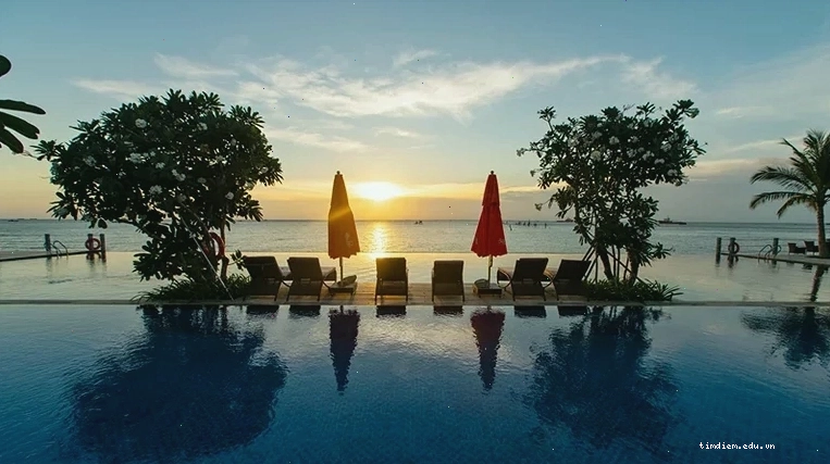 Hồ bơi vô cực ngoài trời của Marina Bay Vũng Tàu với tầm nhìn ra biển