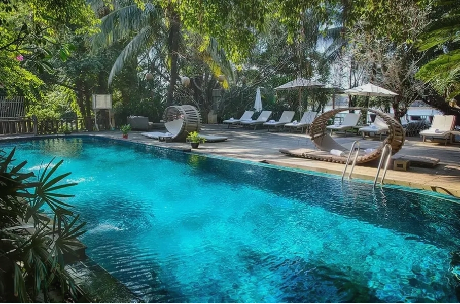 Hồ bơi vô cực tại An Lam Retreats Saigon River nhìn ra sông
