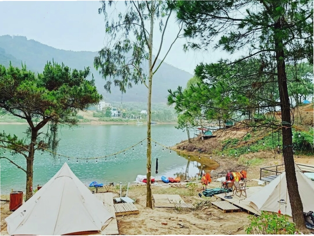 Hồ Đồng Đò Sóc Sơn với không gian yên bình và cảnh quan thiên nhiên tươi đẹp