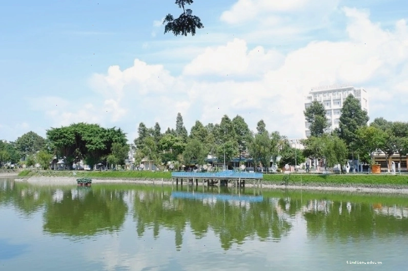 Hồ Khổng Tử tại Công viên Văn Miếu Cao Lãnh