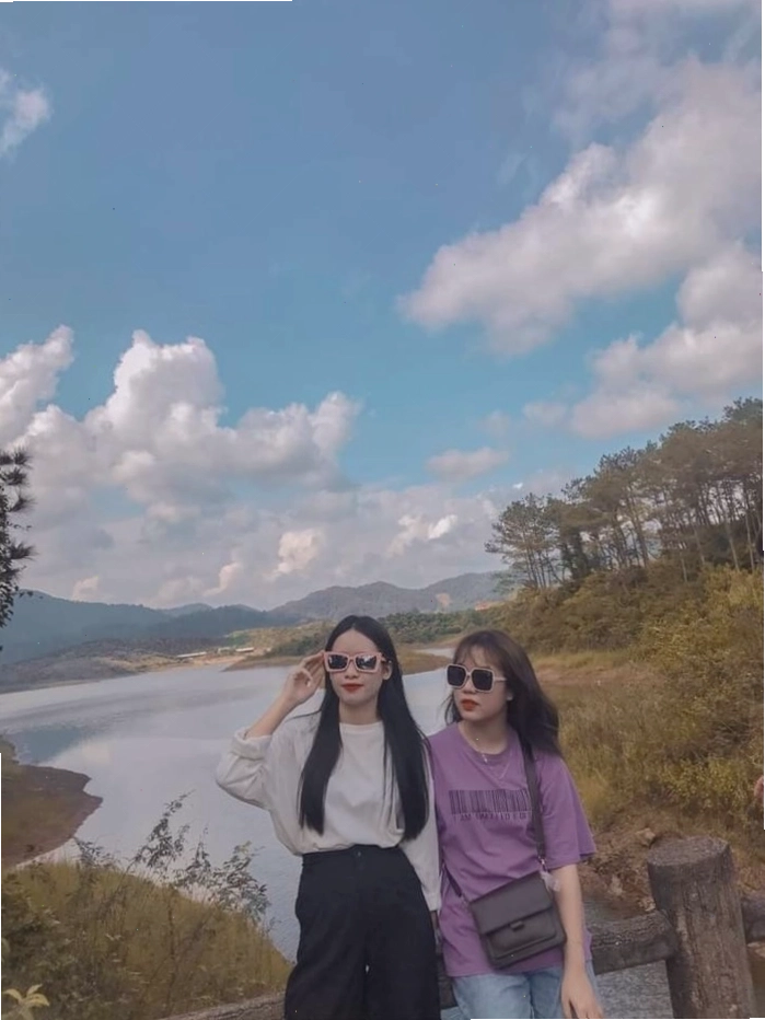 Hồ Khuôn Thần với không gian thoáng đãng, phù hợp cho các hoạt động ngoài trời